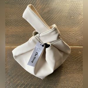 The Drop- Cute Ivory wristlet purse, NWT